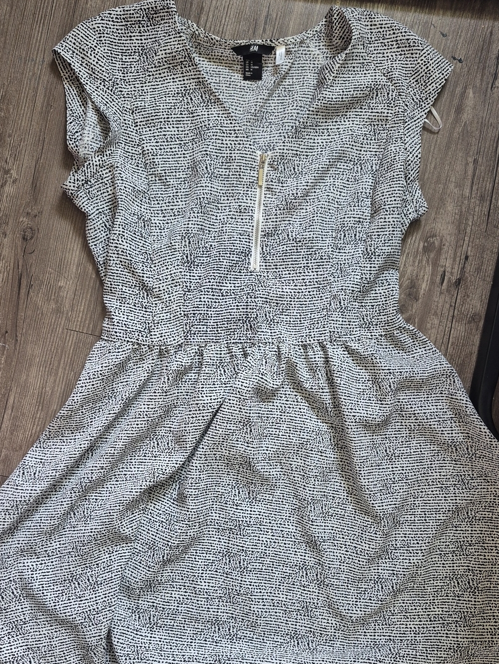 H&M Monochrome Cap-sleeve Zip Front Dress